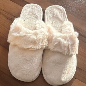 Pottery Barn Women's Cream Faux Fur Slippers